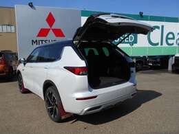 テールゲートもここまで開くので荷物の出し入れがしやすいですよ＾＾