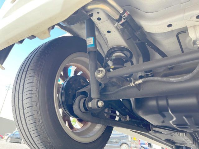 お車を安心してお乗りいただく為には、足回りの定期点検が欠かせません。サービスサポート（有償保証）では無料点検もご提供しており、安心のカーライフをお過ごしいただけるサポート体制が整っています。