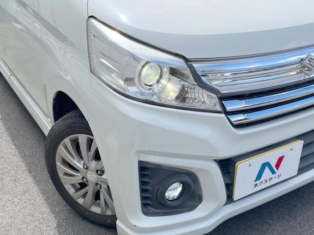 【HIDヘッドライト】非常に明るく前方を照らしてくれるので、悪天候や夜間の走行時も視界良好で安心してお乗りいただけます。