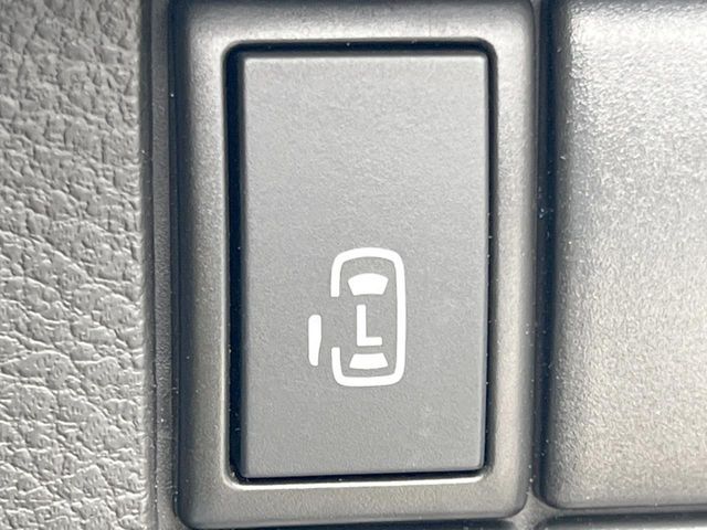 【パワースライドドア】スマートキーや運転席のスイッチでスライドドアの開閉が可能♪電動だから力を入れてドアを開ける必要が無く、小さいお子様でも、重い荷物を持っている時もラクに開け閉めできます♪