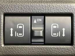 【両側パワースライドドア】スマートキーや運転席のスイッチで後席両側スライドドアの開閉が可能♪電動だから力を入れてドアを開ける必要が無く、小さなお子様でも簡単に開け閉めでき快適です♪