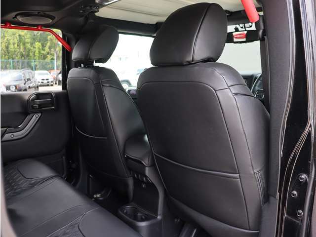 LIBERALAでは多種多様の車種をご用意させていただいております。お客様がご納得いくまで、そのお車の持つ特性を五感すべてで感じ取っていただける場をご提供します。
