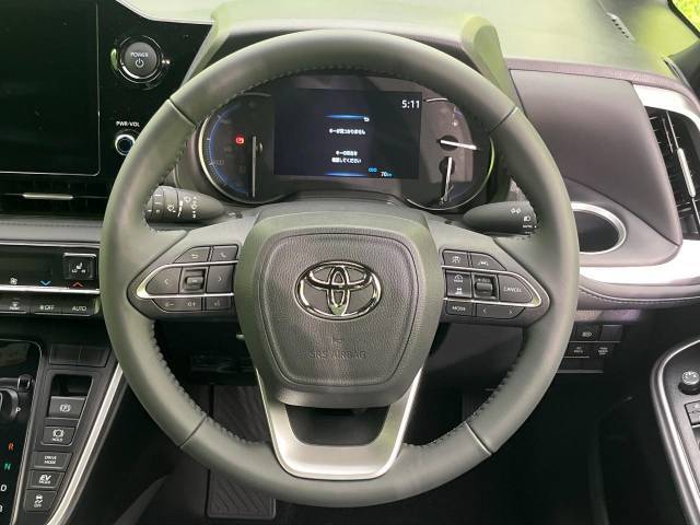 【純正革巻きステアリング】上質な革を使用することで、手にしっかり馴染みとても運転しやすいハンドルです♪