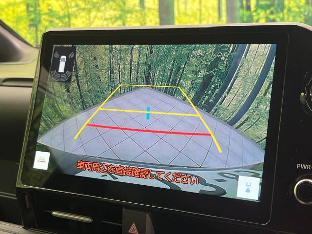 【バックカメラ】駐車時に後方がリアルタイム映像で確認できます。大型商業施設や立体駐車場での駐車時や、夜間のバック時に大活躍！運転スキルに関わらず、今や必須となった装備のひとつです！
