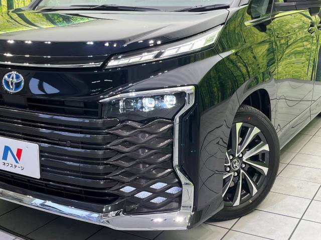 【LEDヘッドライト】悪天候や夜間走行時も良好な視界を確保し安心して運転できる高輝度LEDヘッドライトを装備！点灯速度が早く、消費電力も抑えられています。