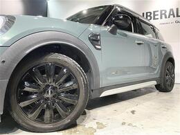 全車、納車日からのあんしん保証付き。記録簿等で整備履歴の確認も可能です。LIBERALAでは輸入車でも最長5年間の保証がご選択頂けます。中古車は不安というお客様の声にお応えし、業界最長の保証を実現致しました。