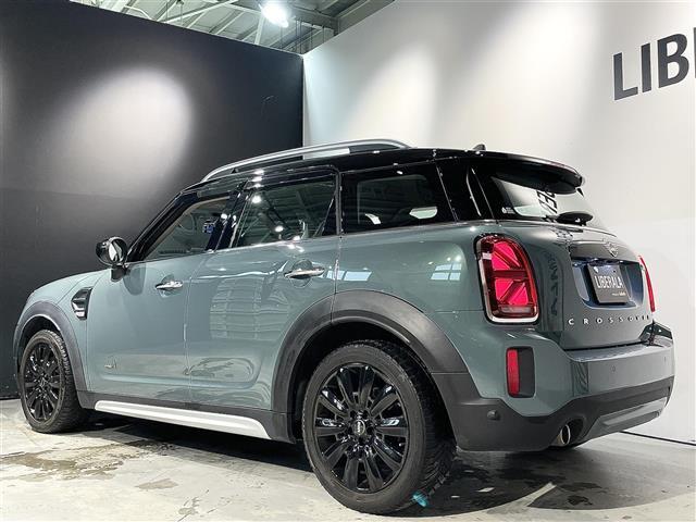 特別なクルマを選ぶための贅沢な空間をご用意。ゆったりと落ち着いた空間でコーヒーを飲みながら車選びをお楽しみください。LIBERALAでは6種類のコーヒーをご用意しております。