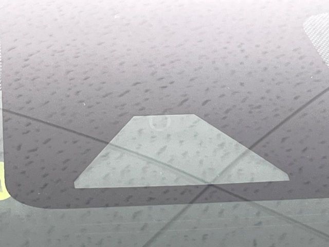 【トヨタセーフティセンス】走行中に前方の車両等を認識し、衝突しそうな時は警報とブレーキで衝突回避と被害軽減をアシスト。より安全にドライブをお楽しみいただけます。