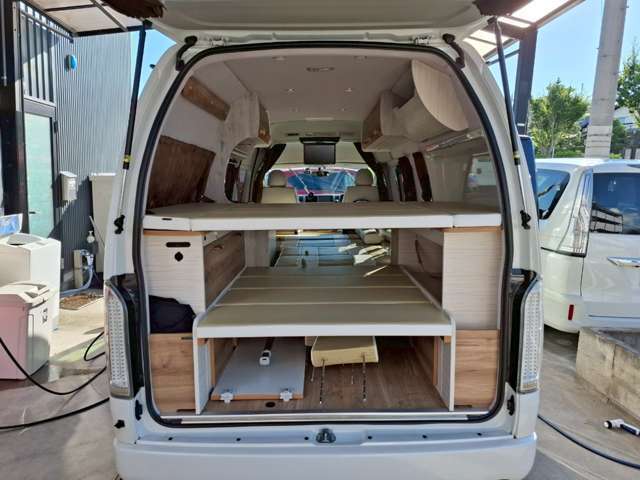 バックドアは開口部も広く荷物の出し入れも楽々です！