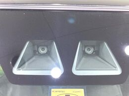 【スマートアシスト】走行中に前方の車両等を認識し、衝突しそうな時は警報とブレーキで衝突回避と被害軽減をアシスト。より安全にドライブをお楽しみいただけます。