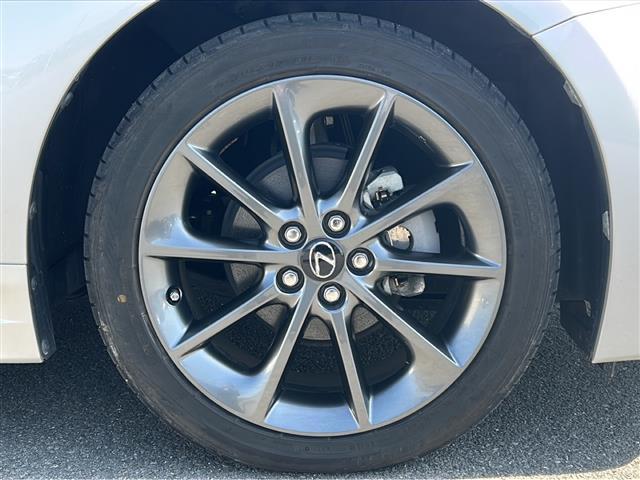 気になる車はすぐにお問い合わせください！右のカーセンサー専用無料ダイヤルから、専門スタッフがお車のご質問にお答えいたします！