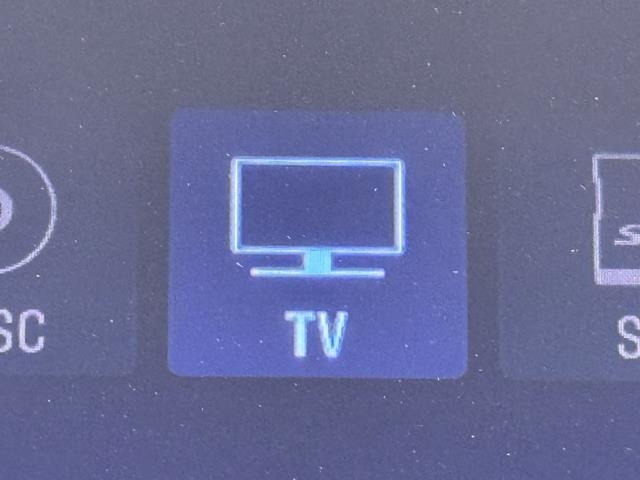 TVが見れるチューナーを装備しています。　新しい車でも付いていないことで、TVが見れない事も多々あるので要チェックです。