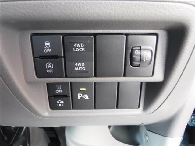 4WD☆CVT☆デュアルカメラブレーキサポート☆シートヒーター☆USB電源☆オーバーヘッドコンソールBOX☆LEDヘッドライト☆オートハイビーム☆リアパーキングセンサー☆アイドリングストップ☆禁煙車☆