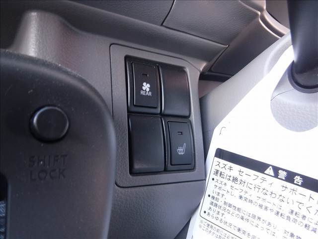 4WD☆CVT☆デュアルカメラブレーキサポート☆シートヒーター☆USB電源☆オーバーヘッドコンソールBOX☆LEDヘッドライト☆オートハイビーム☆リアパーキングセンサー☆アイドリングストップ☆禁煙車☆