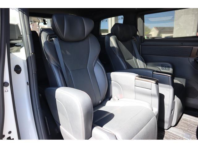 室内も充分・年式以上に綺麗です！更にスタッフが真心込めて納車の清掃や準備をします！（気になる方には別途ルームクリーニング・革調カバー販売など）対応できます。