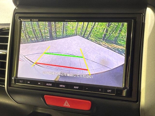 【バックカメラ】駐車時に後方がリアルタイム映像で確認できます。大型商業施設や立体駐車場での駐車時や、夜間のバック時に大活躍！運転スキルに関わらず、今や必須となった装備のひとつです！