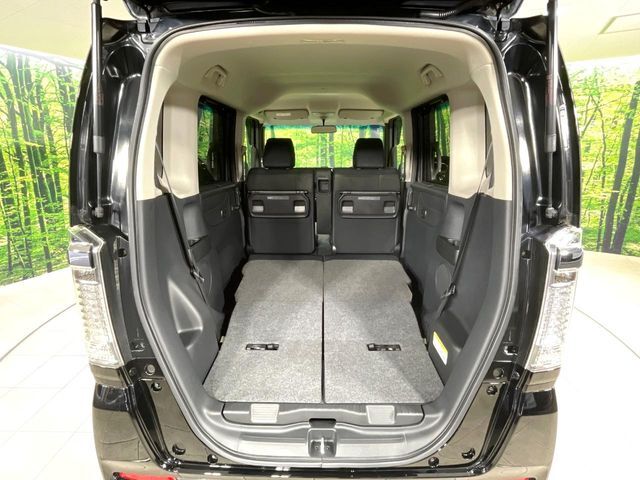 普段のお買い物や通勤、送迎等に十分な荷室スペースを確保しております。セカンドシートを倒すと、大きな荷物の積載も可能です♪