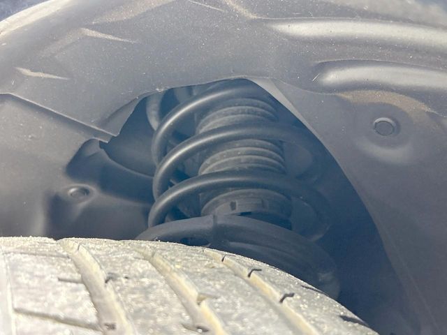 お車を安心してお乗りいただく為には、足回りの定期点検が欠かせません。サービスサポート（有償保証）では無料点検もご提供しており、安心のカーライフをお過ごしいただけるサポート体制が整っています。