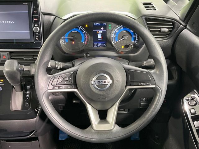 【ステアリングスイッチ】運転中、前方から目線をそらすことなく、オーディオ等の操作が可能な便利機能！安心＆快適なドライブを演出してくれます♪