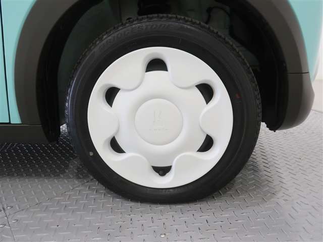 タイヤサイズは155/65R14　です。