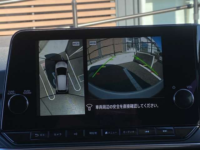アラウンドビューモニター。上空から見下ろしているような映像で、スムースな駐車をサポートします。