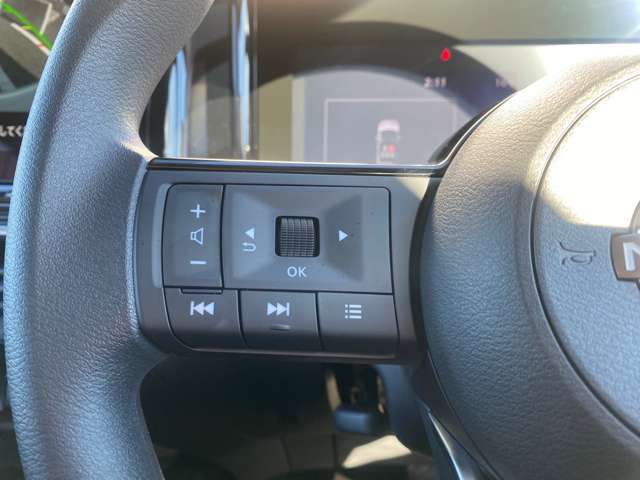 ステアリングスイッチで、ハンドルから手を離さずにボリューム調整やオーディオ操作などが可能です！