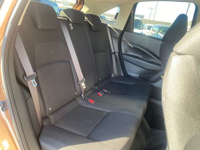 厚みがあって、座り心地のいいソファのようなシート。後席もリラックスしてゆったりと座れます。