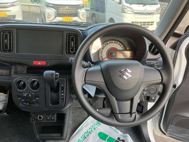 新車から未使用車、中古車の幅広い在庫台数と軽パークのカーライフアドバイザーでお客様のニーズにピッタリの一台をご提案します！