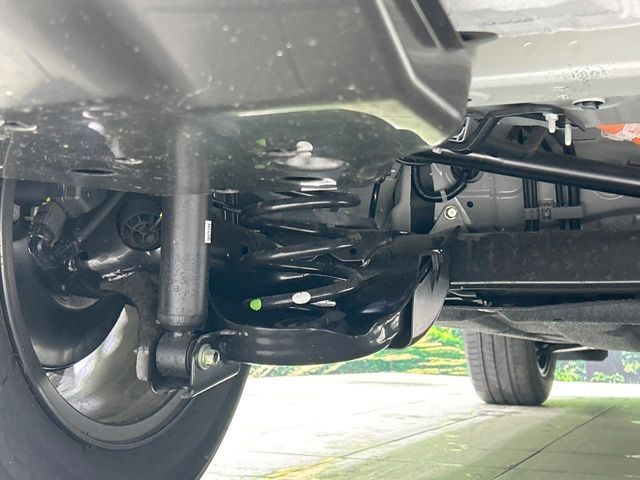 お車を安心してお乗りいただく為には、足回りの定期点検が欠かせません。サービスサポート（有償保証）では無料点検もご提供しており、安心のカーライフをお過ごしいただけるサポート体制が整っています。