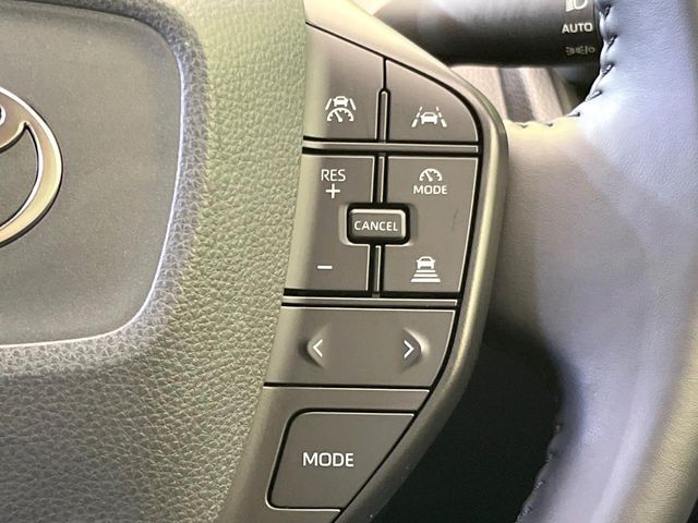 【レーダークルーズコントロール】高速道路での長距離走行が楽に！！自動で速度を保つクルーズコントロールが、衝突軽減システムと連携し、前方の車両を感知して車間を保つように速度調節してくれます！！