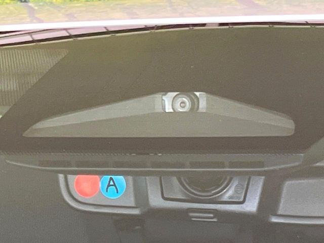 【トヨタセーフティセンス】走行中に前方の車両等を認識し、衝突しそうな時は警報とブレーキで衝突回避と被害軽減をアシスト。より安全にドライブをお楽しみいただけます。