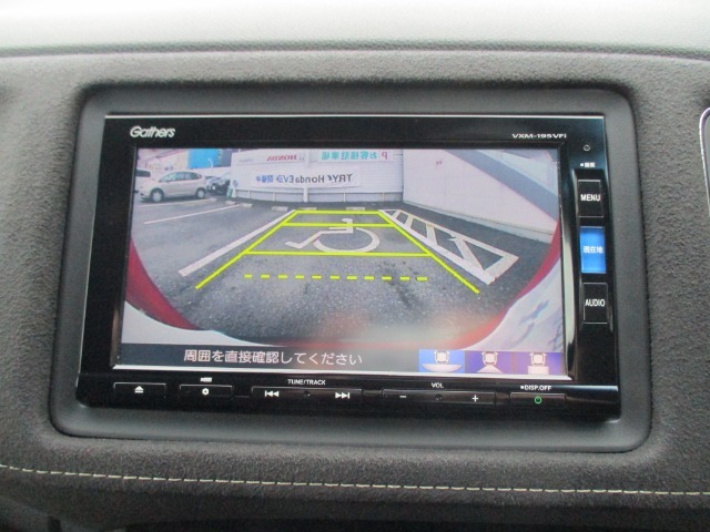 バックカメラ付きで駐車も安心☆