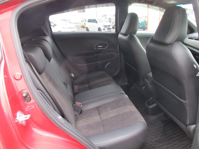 後席シートもゆったりすわれます♪