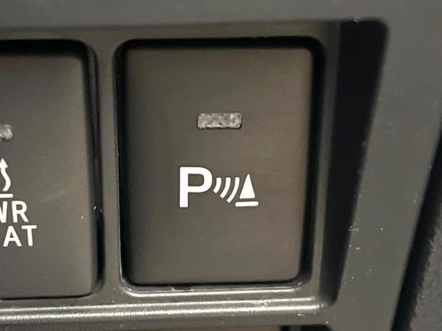 【クリアランスソナー】バンパーに付いたセンサーが障害物を検知！一定の距離に近づくとアラートで教えてくれます♪狭い駐車スペースや車庫入れ時も安心ですね☆