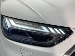 ●マトリクスLEDヘッドライト：LEDハイビームが多数独立で存在し、ハイビーム時に対向車や前方を走る車の部分をロービームに切り替えが可能！！シーケンシャルウインカーも装備！！