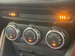 【前席シートヒーター】寒い日に重宝するシートヒーター！エアコンより早く温まってくれるので寒がりの人も安心ですね♪エアコンの温風は乾燥するから苦手、という方にもをおすすめです。