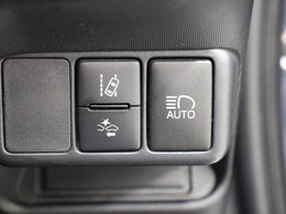 衝突回避支援パッケージ「Toyota Safety Sense」において、昼間の歩行者も検知対象に加えた「プリクラッシュセーフティ（レーザーレーダー+単眼カメラ）」を採用しています。