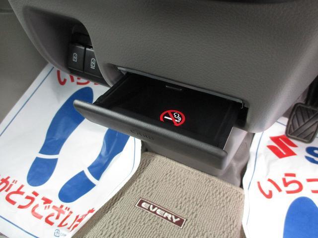 カード類などを収納できます。
