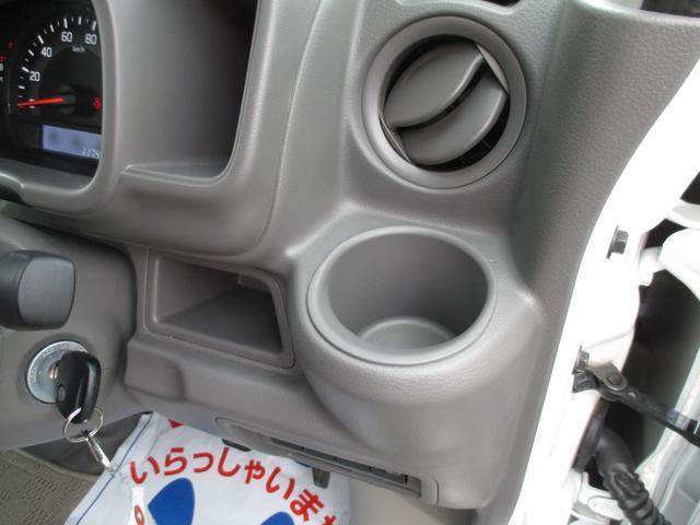 【運転席側ドリンクホルダー】運転席側のドリンクホルダーです！