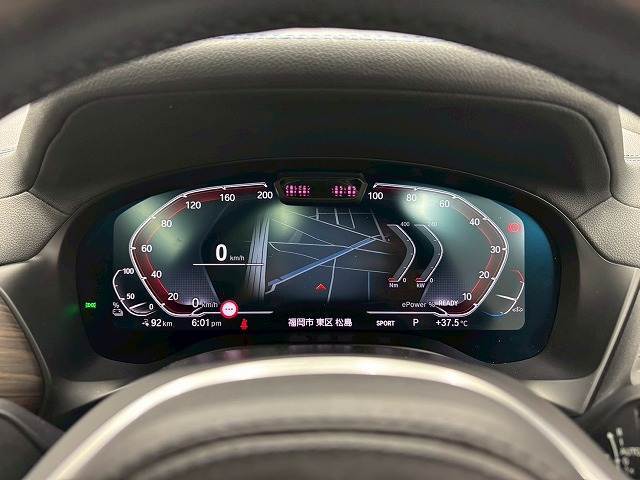 【BMWライブコックピット】液晶メーターにマップが表示されるので目線をあまり逸らさず確認ができる便利装備です！
