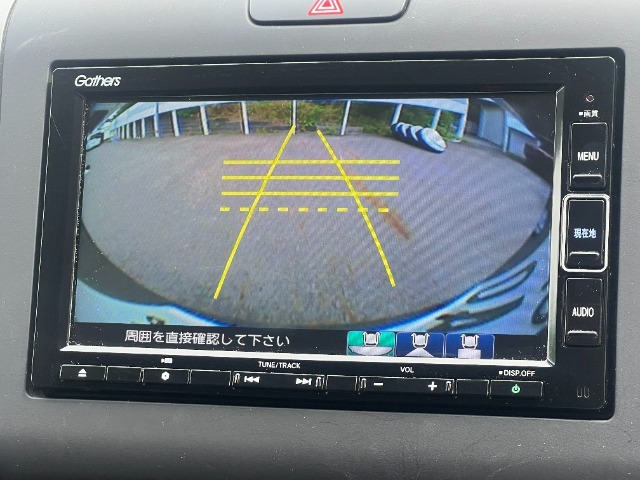 バックで駐車するのは苦手・・・。というそんなあなたでもご安心していただけるハズ！！安心のバックモニター付です☆