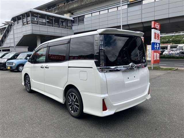 当店は常時100台以上の展示車輛を取りそろえ皆様のお越しをお待ちしております。