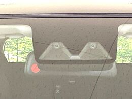 【衝突軽減装置】走行中に前方の車両等を認識し、衝突しそうな時は警報とブレーキで衝突回避と被害軽減をアシスト。より安全にドライブをお楽しみいただけます。