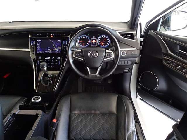 視界良好、操作しやすい運転席です。