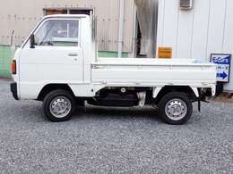 内装クリーニング済み　外装磨き済み　初代アクティトラック後期モデルです。ルーフ凹み有り、天井内張切れ有りです。リアゲート色違います。