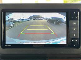 【バックモニター】後ろのカメラの映像をモニターに映し出すことができます！後方の見えない死角や、障害物との距離感をしっかり確認することができます！駐車が苦手な方におすすめです。
