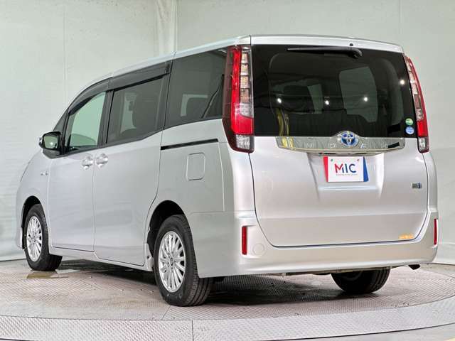 納車前にはスタッフによってピカピカに仕上げてご納車致します。オプションでガラスコーティングなどオススメ品も格安で承ります！