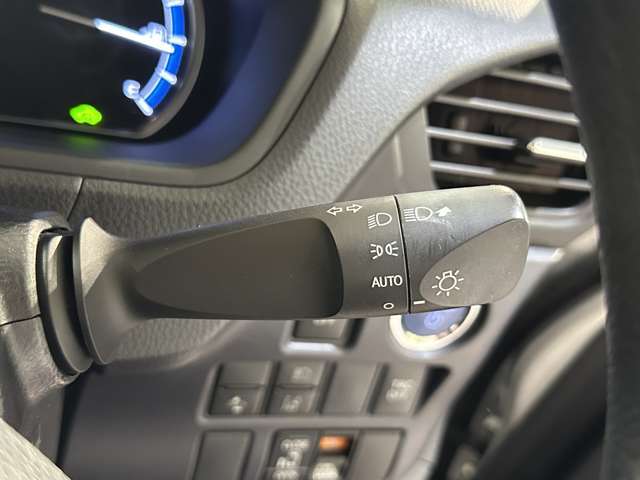 オートライト装備車両です。