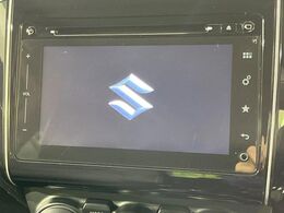 【メーカー純正ナビ】インテリアに溶け込むスタイリッシュな「専用設計」メーカーナビを装備♪視認性や操作性など基本性能にも優れ、より上質なカーライフをお楽しみいただけます。