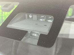 【スズキ　セーフティサポート】走行中に前方の車両等を認識し、衝突しそうな時は警報とブレーキで衝突回避と被害軽減をアシスト。より安全にドライブをお楽しみいただけます。